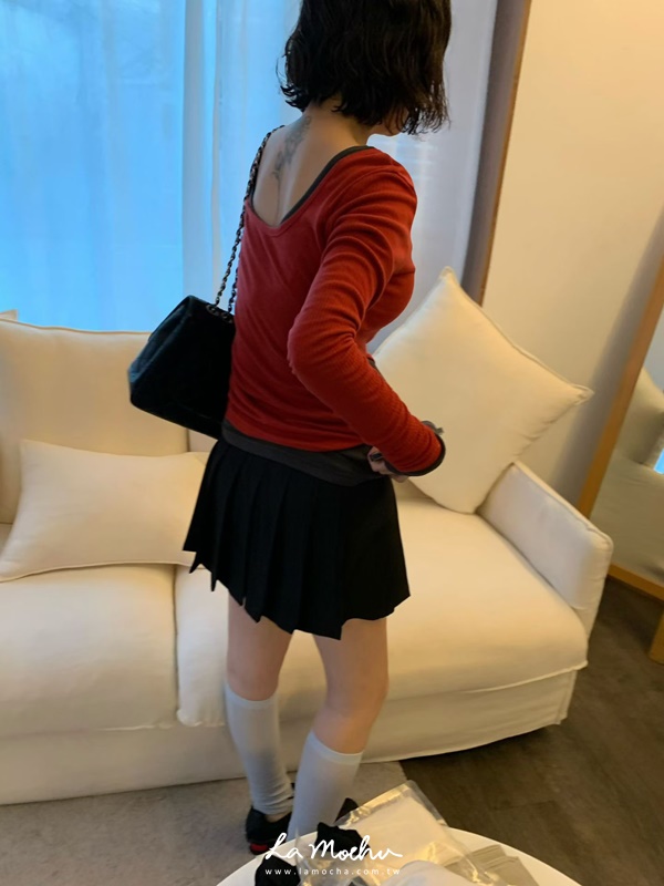 微透斜肩坑條上衣